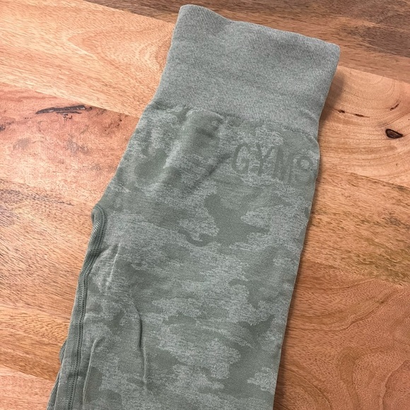 Cami green Gymshark scrunch butt seamless leggings size medium - Picture 3 of 3